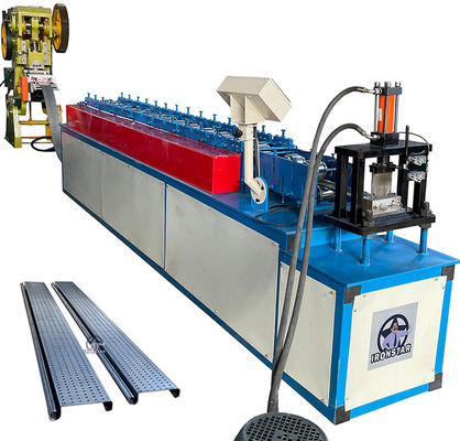 qualité  High End Good Quality Advertising Company Shutter Door With Punch Hole Cold Rolling Forming Machine Price usine